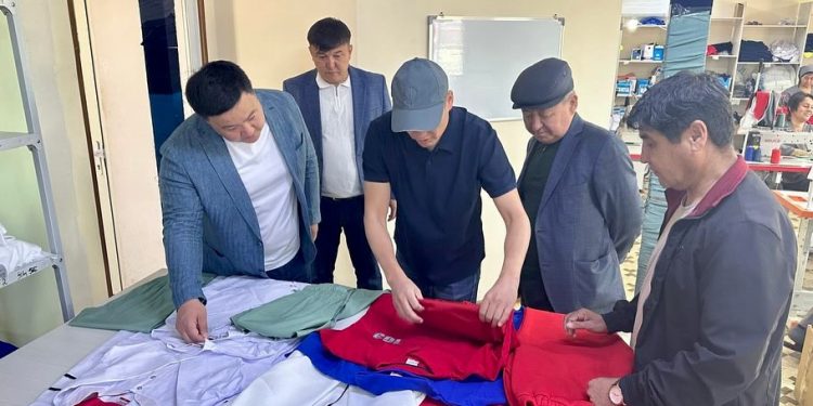 Кентау қаласының әкімі Қарнақ ауылындағы кәсіпкерлердің жұмысымен танысты