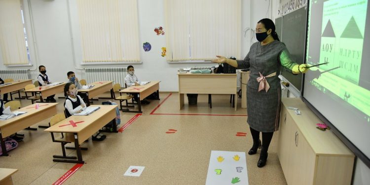 Білім беру саласында жасанды интеллектіні қалай қолданамыз?