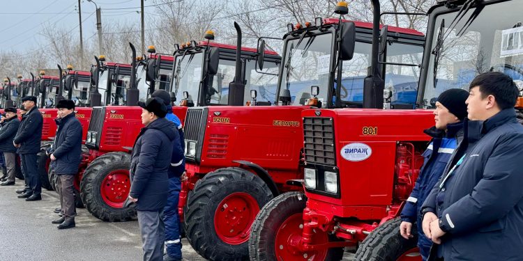 Созақ ауданының коммуналдық сала өкілдеріне 27 техника тапсырылды