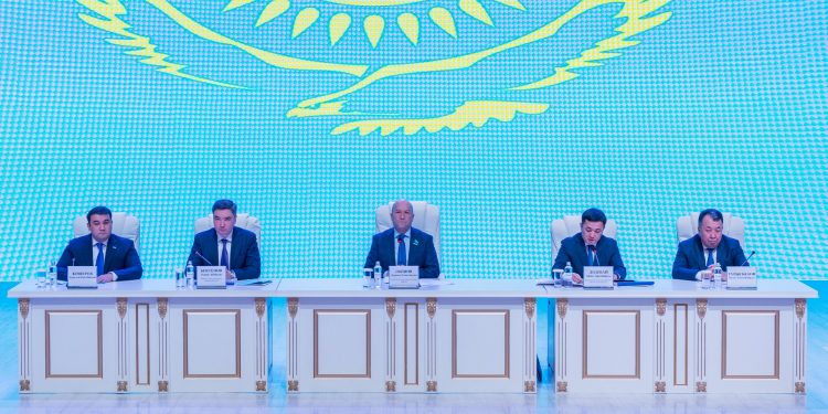 Олжас Бектенов Президент тапсырмасы бойынша Түркістан облысының активіне жаңа әкімді таныстырды