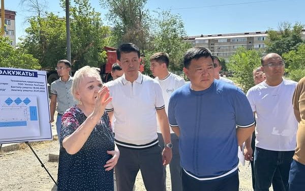 Кентаулық депутат Арман Басаров қала тұрғындарымен кездесті