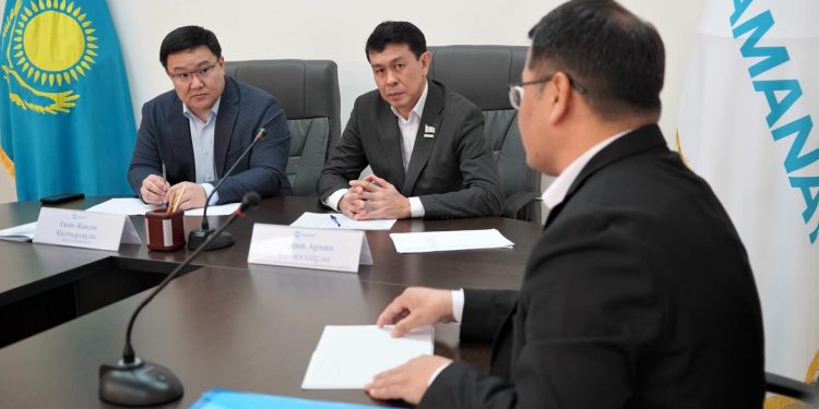 Кентау қаласының әкімі Жандос Тасов тұрғындардың өтінішін тыңдады