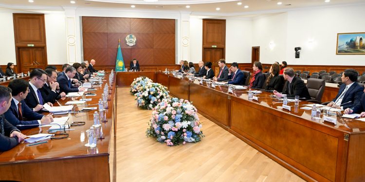 Олжас Бектенов Инвестициялық ахуалды жақсарту жөніндегі кеңестің отырысын өткізді