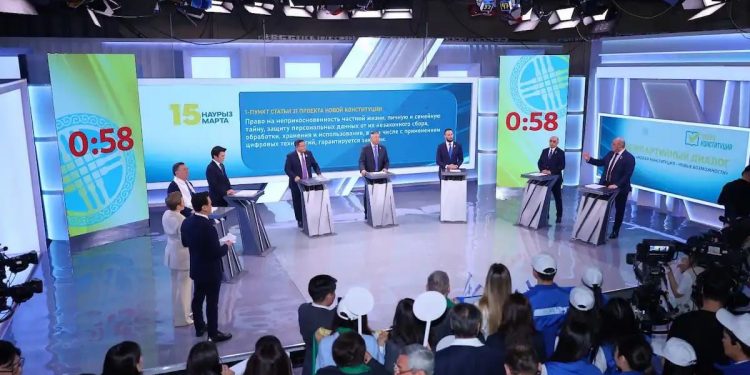 Жаңа Конституцияны қолдауға қатысты әр партияның өз ұстанымы бар