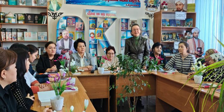 «Мәдениетті ана – мәдениетті ұлт»: Қарнақ ауылында мазмұнды кездесу өтті