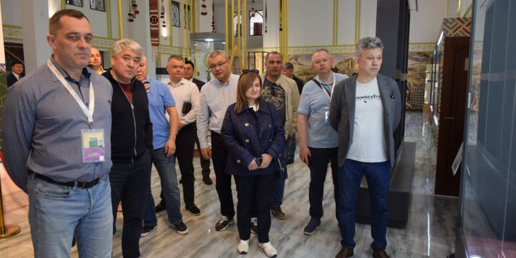 Еуразиялық үкіметаралық кеңес өкілдері Түркістандағы тарихи орындарды аралады
