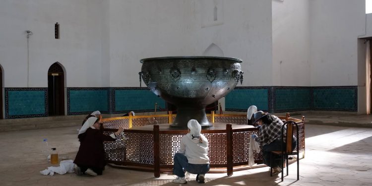 «Таза Қазақстан»: Қожа Ахмет Ясауи кесенесі маңында тазалық жұмыстары жүргізілді