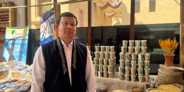 Жолдау жүктеген міндет: Отырарлық кәсіпкер ұлттық талқан өнімін халықаралық жәрмеңкеде таныстырды