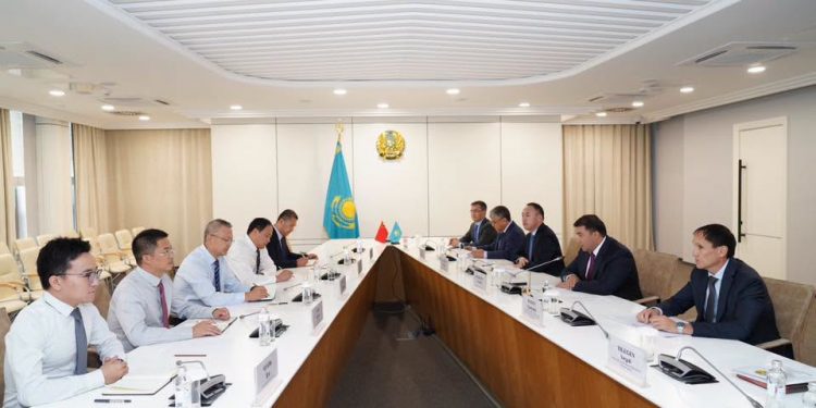 Түркістан облысының әкімі Нұралхан Көшеров шетелдік инвесторлармен келіссөз жүргізді
