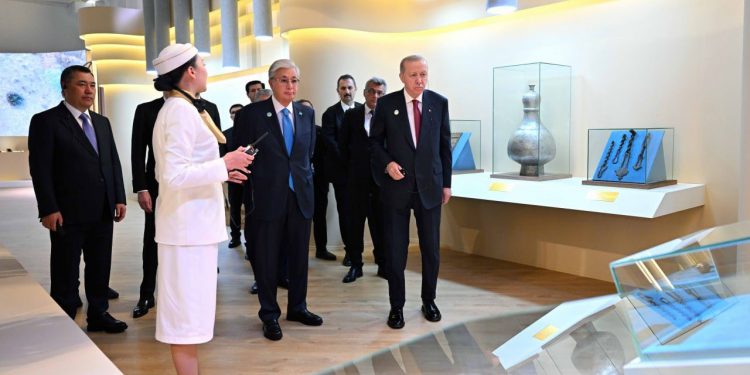 Түркі мемлекеттері ұйымына мүше елдердің басшылары Turkistan визит-орталығының жұмысымен танысты