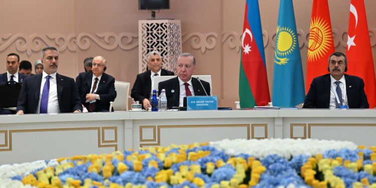 Қасым-Жомарт Тоқаев түркі елдерінің жасанды интеллект орталықтарының желісін құруды ұсынды