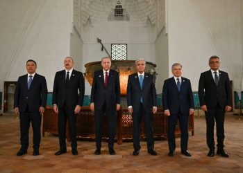 Қазақстан, Әзербайжан, Қырғызстан, Түркия және Өзбекстан президенттері Қожа Ахмет Ясауи кесенесіне зиярат етті