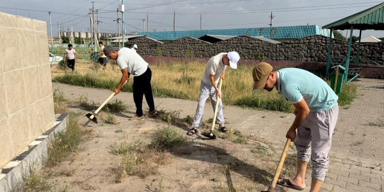 Таза Қазақстан: Сарыағашта «Жастар аллеясы» тазартылды