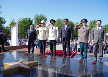 Түркістанда Отан қорғаушылар мен жеңіс күні мерекеленді