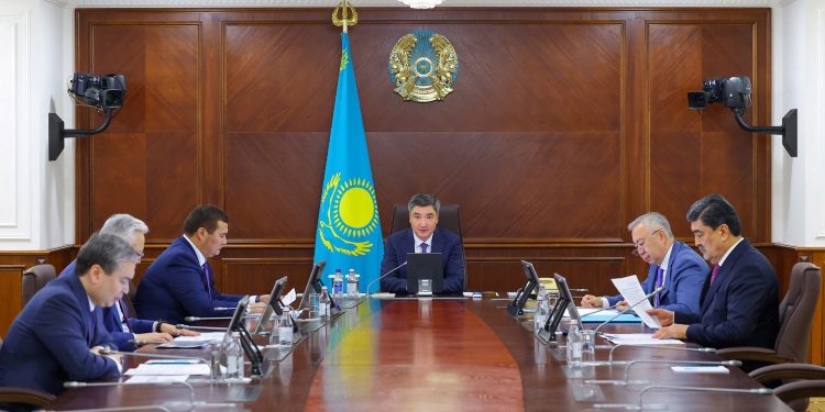 «Таза Қазақстан» Президент бастамасы Конституцияда белгіленген негізгі қағидат ретінде жүзеге асырылып жатыр — Олжас Бектенов