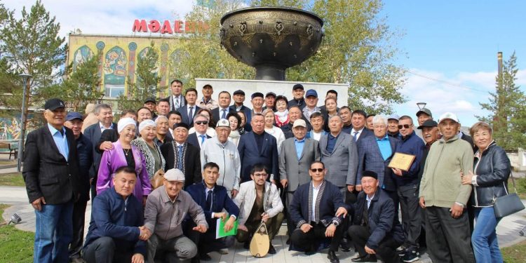 Түркістаннан Баянауылға Тайқазан макеті тарту етілді