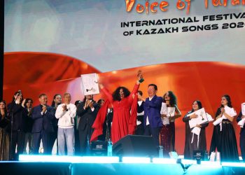 Қазақша ән шырқаған Куба әншісі «Voice of Turan – 2026» жеңімпазы атанды