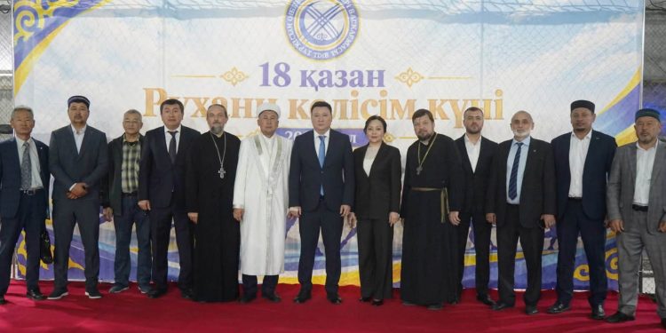 Түркістанда рухани келісім күніне орай экологиялық және спорттық іс-шаралар ұйымдастырылды